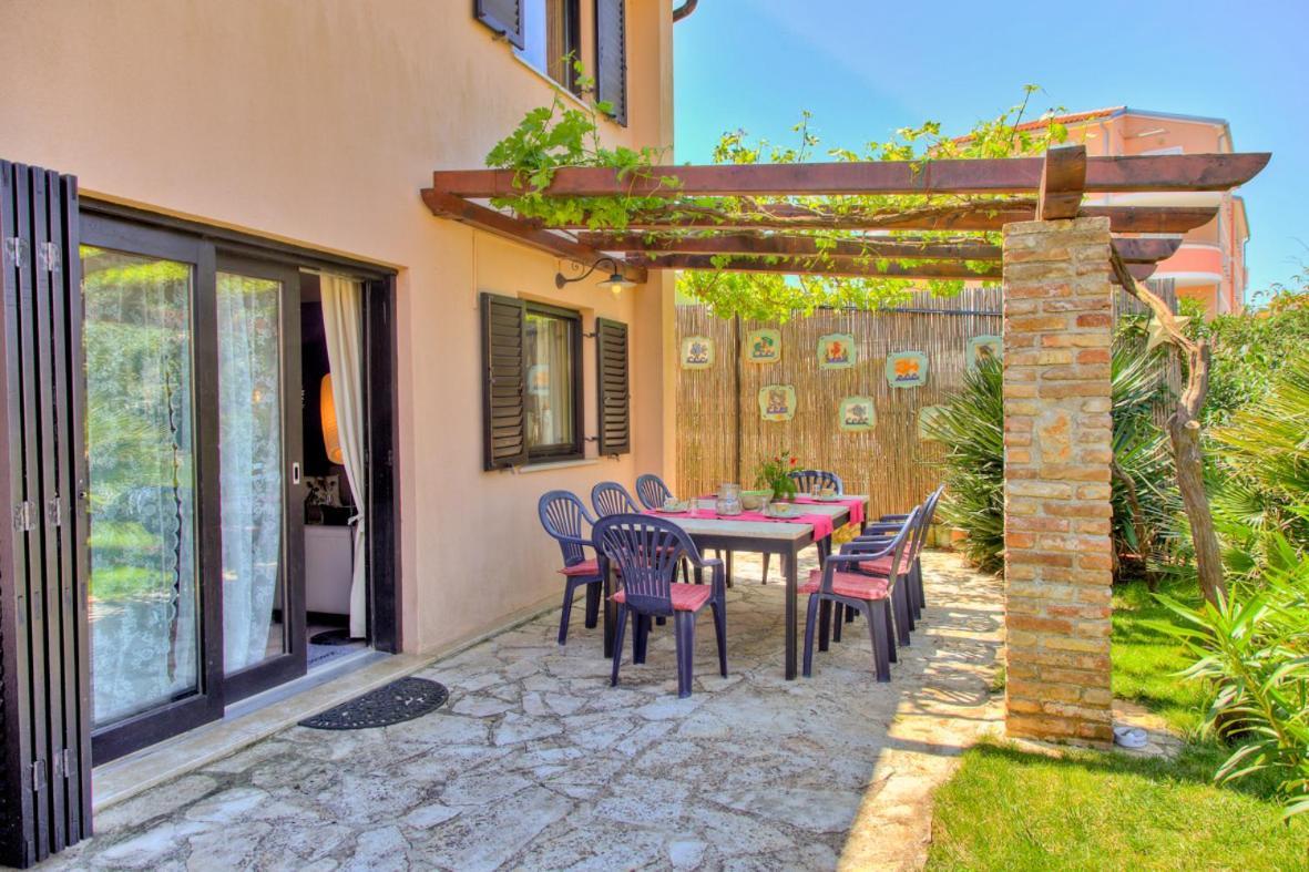 Villa Dolce Vita **** Premantura Exterior foto