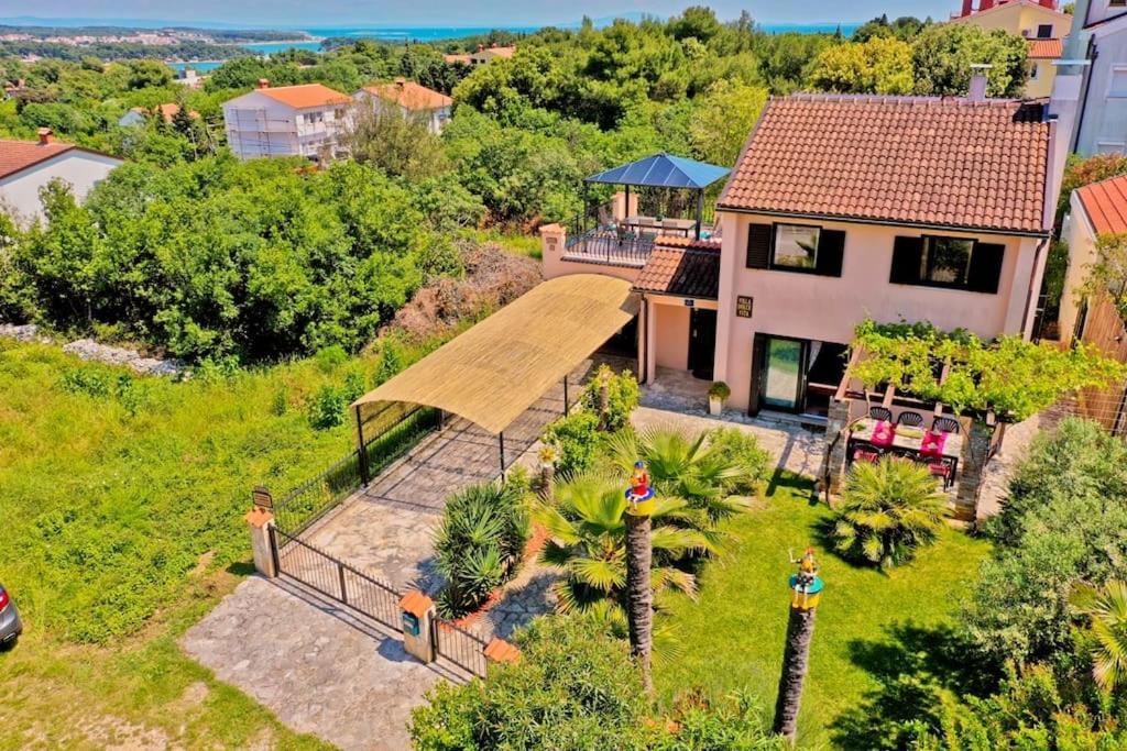Villa Dolce Vita **** Premantura Exterior foto